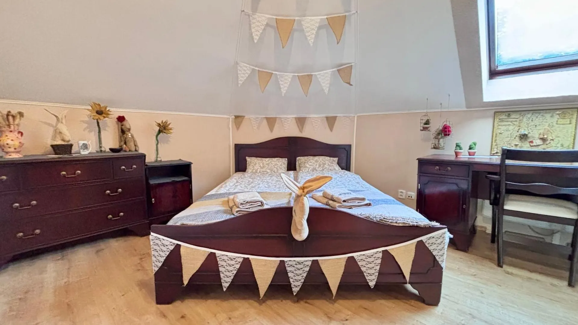 Rabbit\'S Loft - 2 Bedrooms, Theme Room, Free Parking contacts