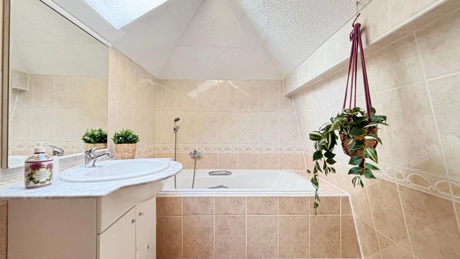 Rabbit'S Loft - 2 Bedrooms, Theme Room, Free Parking Karlovy Vary 0*,  Czech Republic